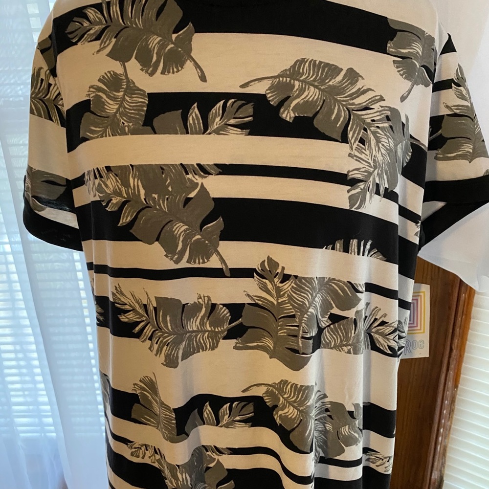 BNWT Lularoe Liv